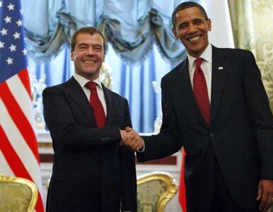 Miniatura: Obama przyleciał do Rosji ze świtą 500 osób