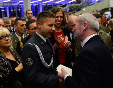 Miniatura: Minister Antoni Macierewicz na świątecznym...