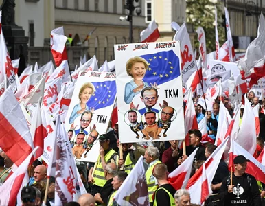 Miniatura: Tusk jako Hitler i „pies” szefowej KE....