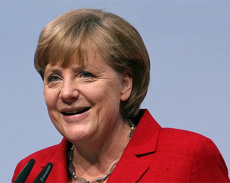 Miniatura: Merkel jednak nie zbojkotuje Euro 2012?