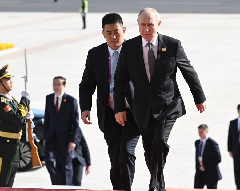 Miniatura: Kamery uchwyciły Putina w Pekinie. Na...