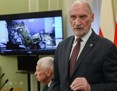 Miniatura: Macierewicz kontratakuje na konferencji....