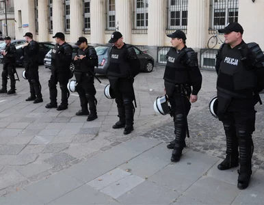 Miniatura: NIK: policjanci pracują w katastrofalnych...