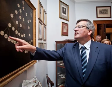 Miniatura: Komorowski przekazał pamiątki rodzinne do...