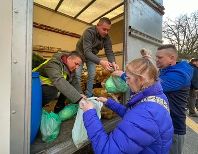 Miniatura: Rolnicy protestują i rozdają miastowym...