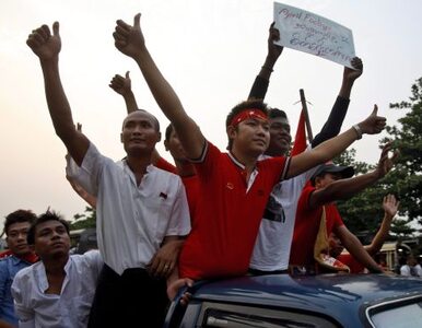 Miniatura: Birma: opozycja tryumfuje, ale nie porządzi