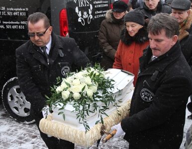 Miniatura: Pogrzeb Madzi: żałobnicy nie uszanowali...