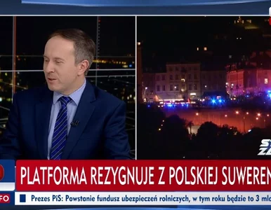 Miniatura: „Paski” w TVP Info w trakcie manifestacji....