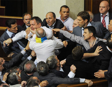 Miniatura: Bójka w ukraińskim parlamencie. Stronnik...