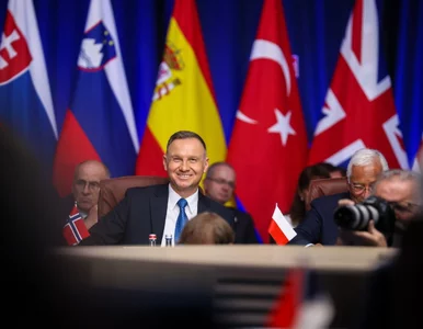 Miniatura: Andrzej Duda w husarskiej zbroi. „Spot...