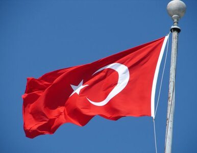 Miniatura: Turecka partia rządząca krytykowana za chusty