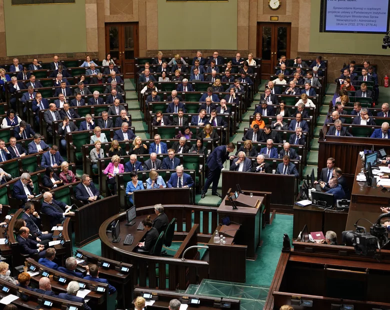 Miniatura: Najnowszy sondaż. Topnieje poparcie dla...