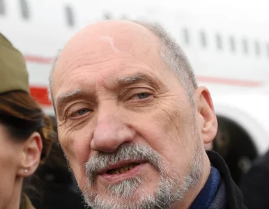 Miniatura: Macierewicz musi przeprosić byłego oficera...