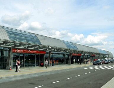 Tłok na lotnisku w Modlinie - pasażerowie nie wsiedli do samolotu