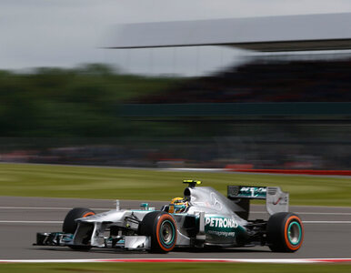 Miniatura: Formuła 1: Lewis Hamilton z pole position