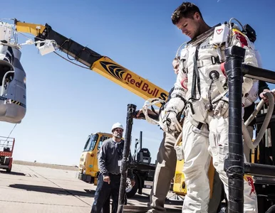 Miniatura: Felix Baumgartner skoczy dopiero w niedzielę?