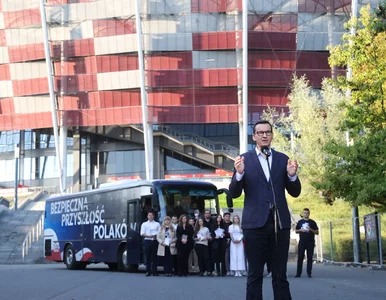 Miniatura: Morawiecki rusza w podróż busem PiS: My,...