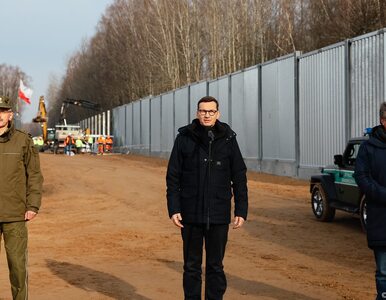 Miniatura: Premier Morawiecki przed murem granicznym:...