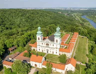 Miniatura: Zakonnicy wypraszają turystów ze znanej...