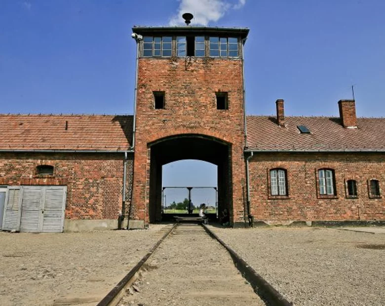 Miniatura: Auschwitz to niezły biznes