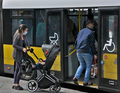 Miniatura: Niemcy zaostrzają walkę z koronawirusem....