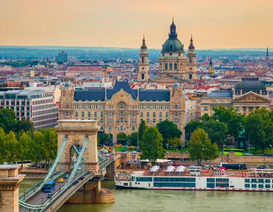 Miniatura: Blokada mostu w centrum Budapesztu....