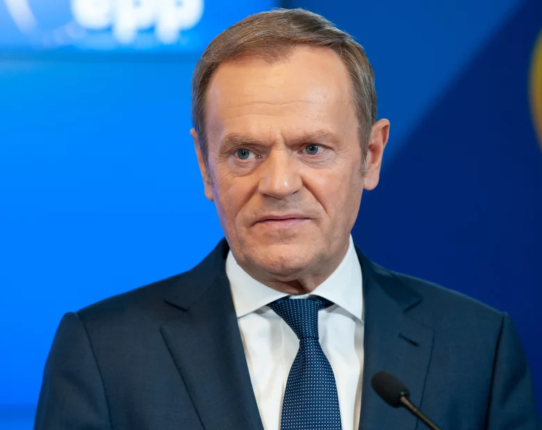 Miniatura: Tusk pisze o „szturmie kobiet i młodych w...