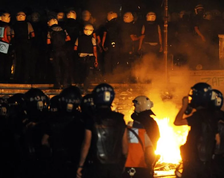 Miniatura: "Masakra" na placu Taksim. Policja usunęła...