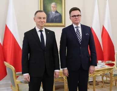 Miniatura: Szymon Hołownia ramię w ramię z Andrzejem...