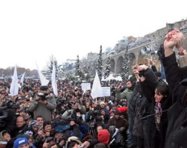 Miniatura: Manifestacja przeciw zwycięstwu Saakaszwilego