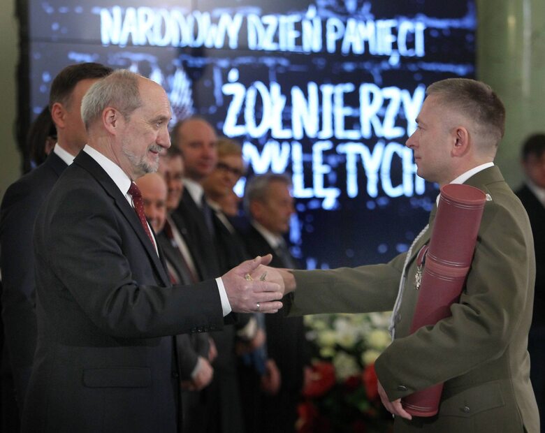 Miniatura: Gen. Kraszewski odwołał się do premiera...