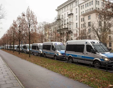 Miniatura: Sejm niczym twierdza. Parlamentu broni...