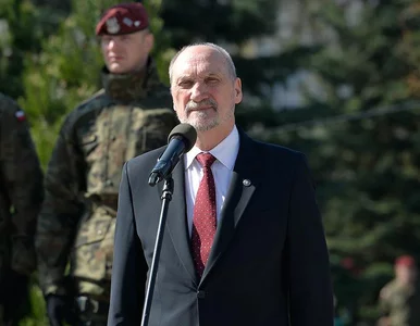 Miniatura: Macierewicz powołał pierwszych oficerów...