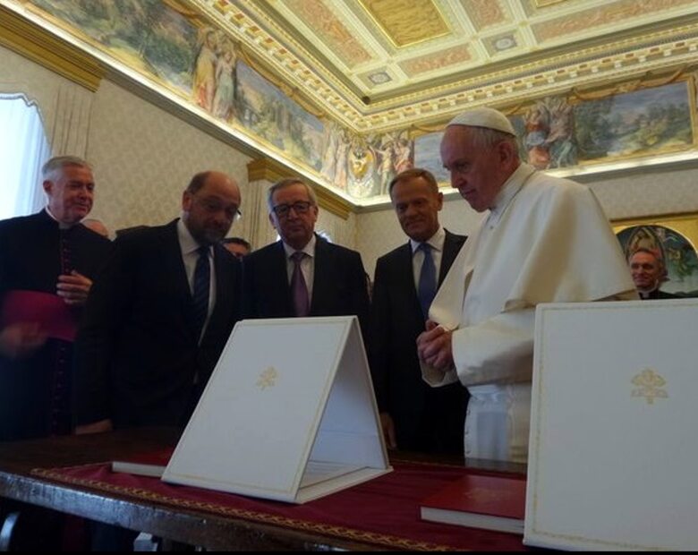Papież Franciszek laureatem nagrody, którą  przeszłości otrzymali m.in....