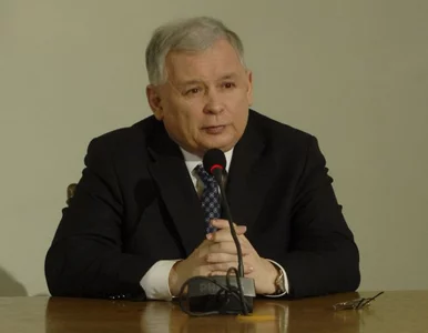 Miniatura: "Kaczyński zamiast pomóc Polsce ratuje...