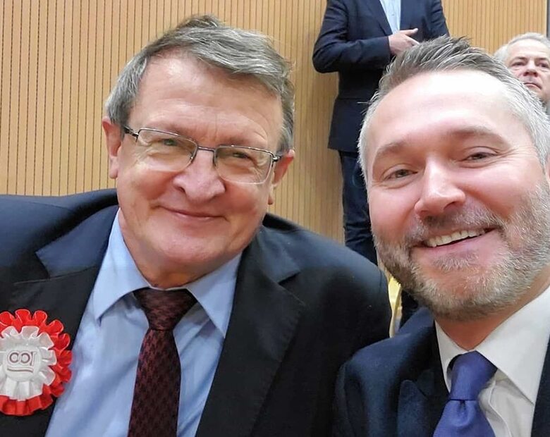 Miniatura: Wałęsa opublikował selfie z Cymańskim....