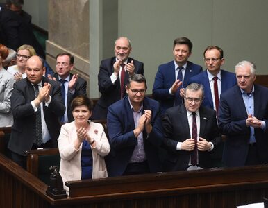 Miniatura: Sondaż: Polacy źle oceniają rząd i premier...