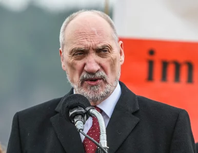 Miniatura: Macierewicz: Po 16 miesiącach prawie nie...