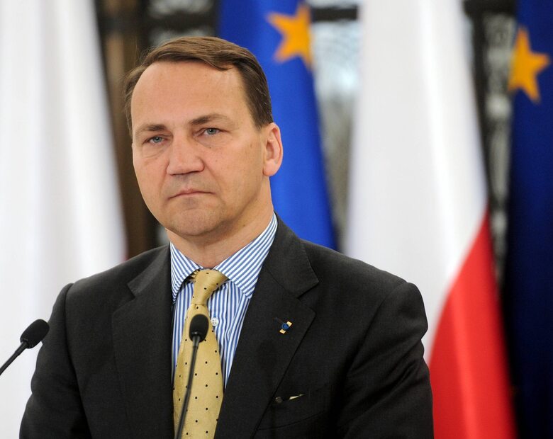 Miniatura: Sikorski już nie jest marszałkiem Sejmu
