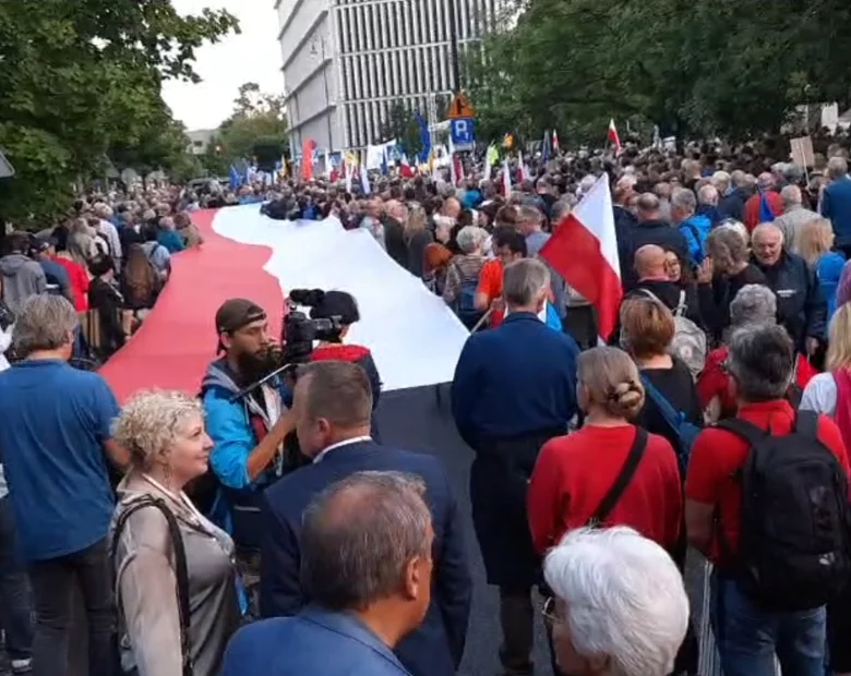 Miniatura: Sejm przyjął „lex TVN”. Co dalej? „Wojna...