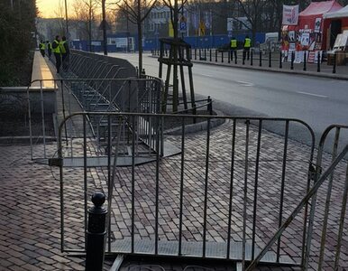 Policja znów odgradza Sejm. Wróciły barierki - „stan oblężenia”
