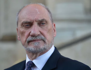 Miniatura: Macierewicz może wydawać ministerialne...