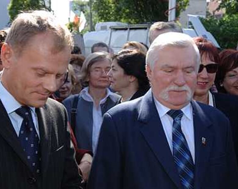 Miniatura: Polacy najbardziej ufają Wałęsie i Tuskowi