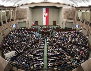 Miniatura: Najnowszy sondaż CBOS. Tracą PiS i Polska...