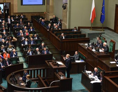 Sondaż poparcia dla partii: PO coraz bliżej PiS, PSL poza Sejmem