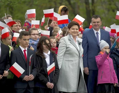 Miniatura: Premier na Dzień Flagi: Musimy pamiętać o...