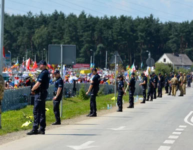 Miniatura: Oklaski dla policji i "zbijanie piątki" z...