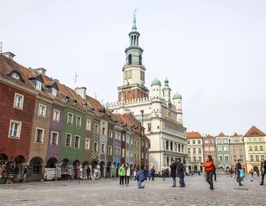 Miniatura: Zerwali tablicę z biura PO. Krzyczeli, że...