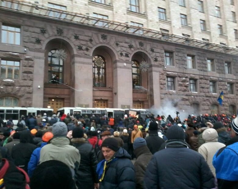 Miniatura: Kijów: demonstranci odparli szturm sił...