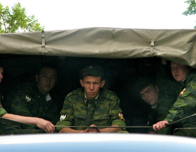 Miniatura: Rosja: żołnierze mieli jeść karmę dla psów